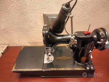 Macchina da cucire Singer 221 K