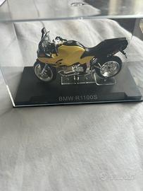 Modellino moto scala 1:24 Bmw r1100s con teca