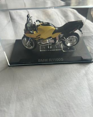 Modellino moto scala 1:24 Bmw r1100s con teca