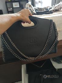 borsa nera con catena