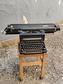 Macchina da scrivere Olivetti modello M 40/ 3
