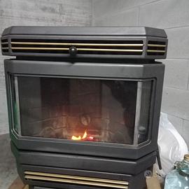 stufa caminetto a pellets