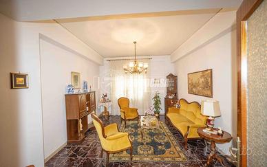 Ampio e luminoso quadrilocale in zona servita