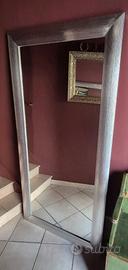 Specchio con cornice color aregento