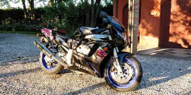 SUZUKI GSX R 750 W