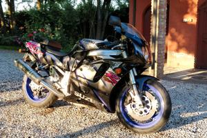 SUZUKI GSX R 750 W