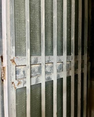 Portone in ferro con vetrata per garage