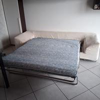 Divano letto.
