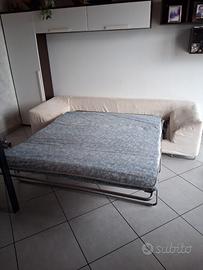Divano letto.