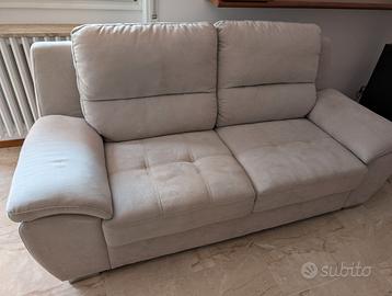 Coppia di divani 2 e 3 posti  come nuovi