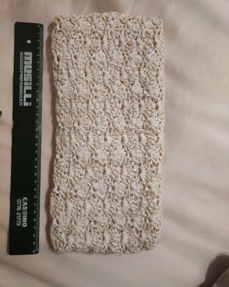 pochette avorio in rafia all'uncinetto con catena 