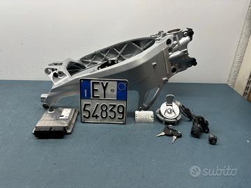 TELAIO CON KIT CHIAVI DOCUMENTI DRITTO APRILIA RS