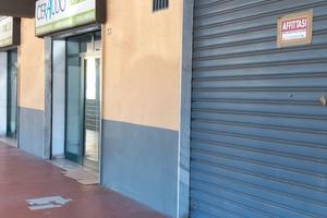 Locale situato in un contesto commerciale