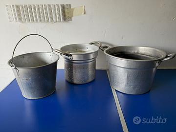 Secchio in Ferro e Pentole in Alluminio Vintage