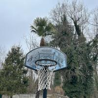 Canestro da basket con altezza regolabile