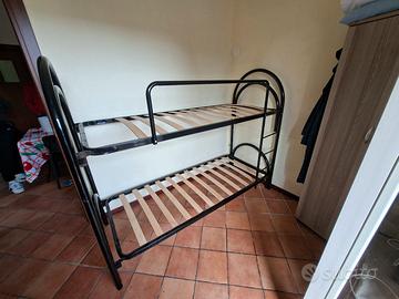 LETTI A CASTELLO NERI CON BARRA E SCALA 