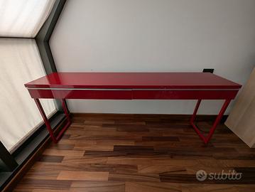 scrivania IKEA rossa