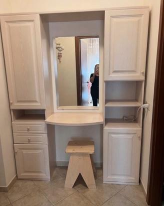 Toeletta in Legno Artigianale con Specchio