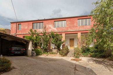 Genoni: Indipendente Bilivello con giardino