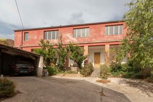 Genoni: Indipendente Bilivello con giardino