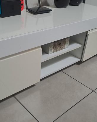Mobile moderno sotto TV bianco laccato