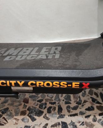 monopattino elettrico ducati scrambler city cross 