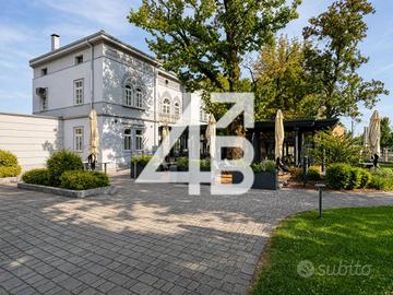Immobile di 2592 m² con più di 5 locali a Ronchi d