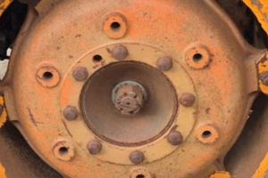 Cerchi e flange 28" per trattori om d'epoca