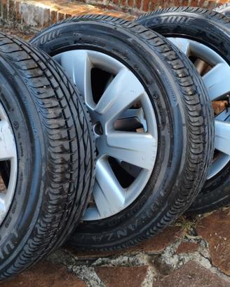 4 pneumatici Bridgestone 225/55 ZR 17 cerchi lega