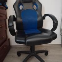 poltrona scrivania o per video game. 