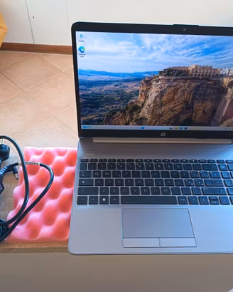 HP 250 G8 15,6 FHD 4-core i3-11gen 8/256GB Samsung