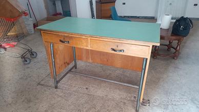 cattedra scolastica o scrivania antica anni 60