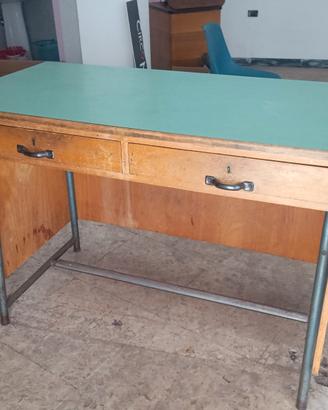 cattedra scolastica o scrivania antica anni 60