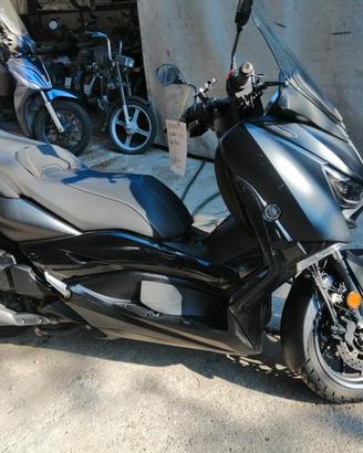 Yamaha X-Max 400