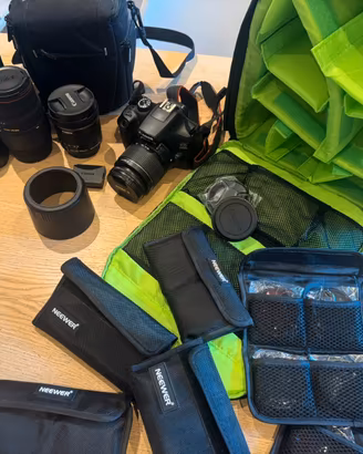 CANON EOS 1300 D + 3 obiettivi + filtri + borse