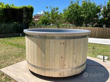 Tinozza FINLANDESE per  4-6 persone  idromassaggio