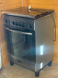 Cucina a gas con forno elettrico