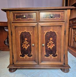 Mobile soggiorno in legno decorato