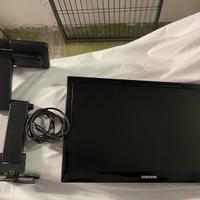 Tv Samsung e staffa per fissarlo alla parete