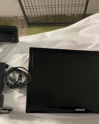 Tv Samsung e staffa per fissarlo alla parete