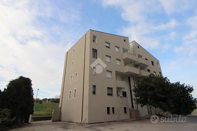 4 LOCALI A FRANCAVILLA AL MARE