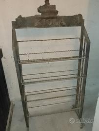 Espositore  in ferro battuto di vini Kiola '50 