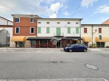 NEGOZIO A ALBAREDO D'ADIGE