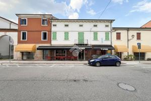NEGOZIO A ALBAREDO D'ADIGE