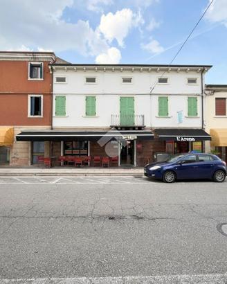 NEGOZIO A ALBAREDO D'ADIGE