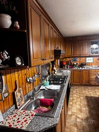 Cucina classica in legno massiccio