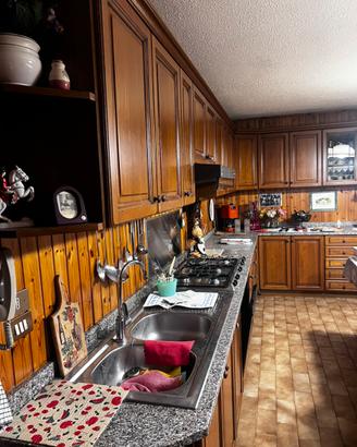 Cucina classica in legno massiccio
