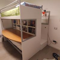 Letto a castello con scrivania a scomparsa