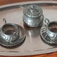 Zuccheriera e tazzine con piattino in peltro