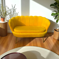 Arredi in velluto e pelle per locali - in stock